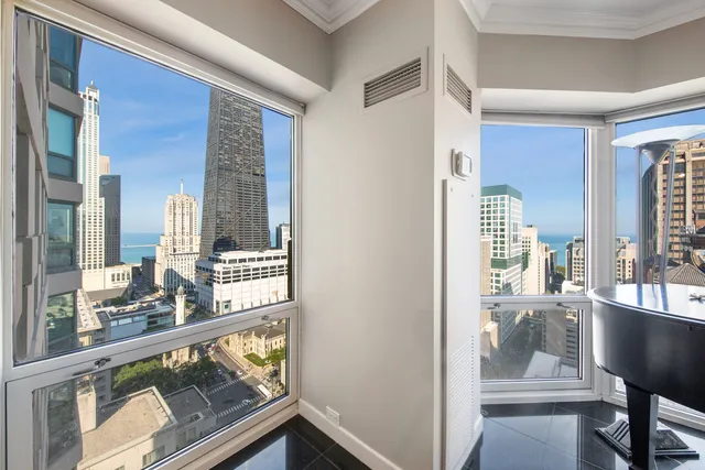 $1,125,000 | 100 East Huron Street, Unit 2004, Chicago, IL 60611