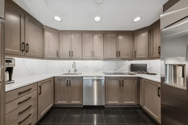 $1,125,000 | 100 East Huron Street, Unit 2004, Chicago, IL 60611