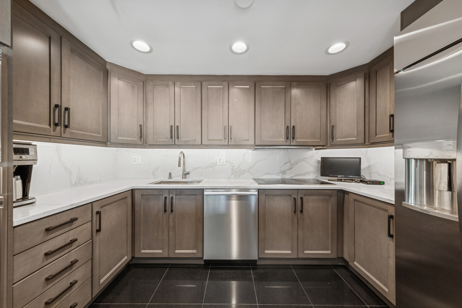 100 East Huron Street, Unit 2004 Chicago, IL 60611 - Photo 14 of 40