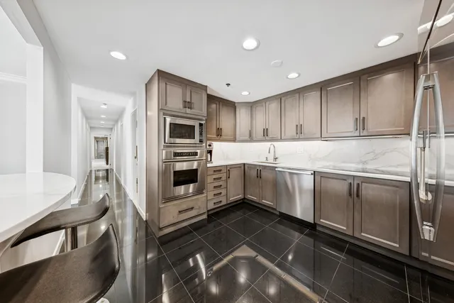 $1,125,000 | 100 East Huron Street, Unit 2004, Chicago, IL 60611