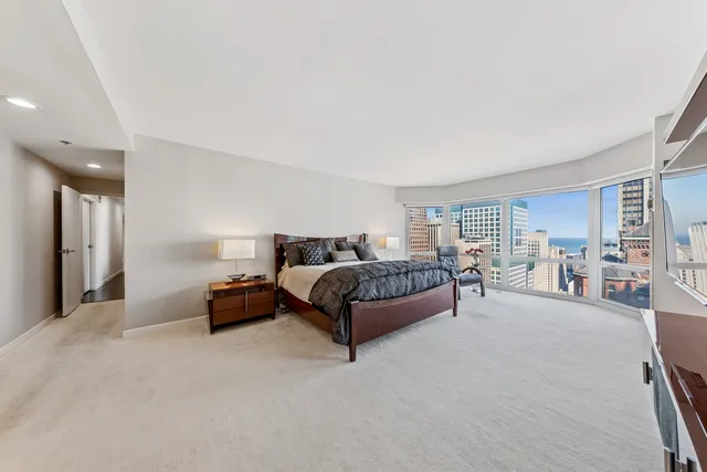 $1,125,000 | 100 East Huron Street, Unit 2004, Chicago, IL 60611