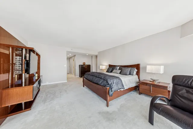 $1,125,000 | 100 East Huron Street, Unit 2004, Chicago, IL 60611