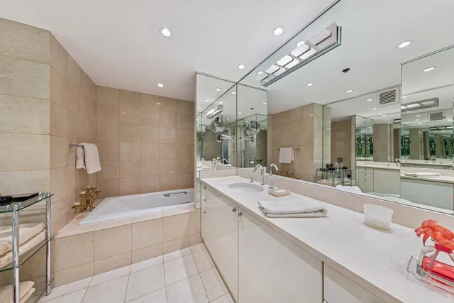 $1,125,000 | 100 East Huron Street, Unit 2004, Chicago, IL 60611