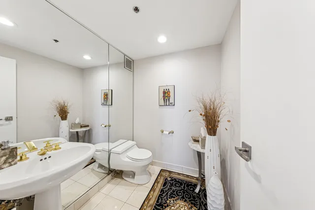 $1,125,000 | 100 East Huron Street, Unit 2004, Chicago, IL 60611