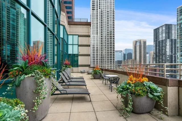 $1,125,000 | 100 East Huron Street, Unit 2004, Chicago, IL 60611