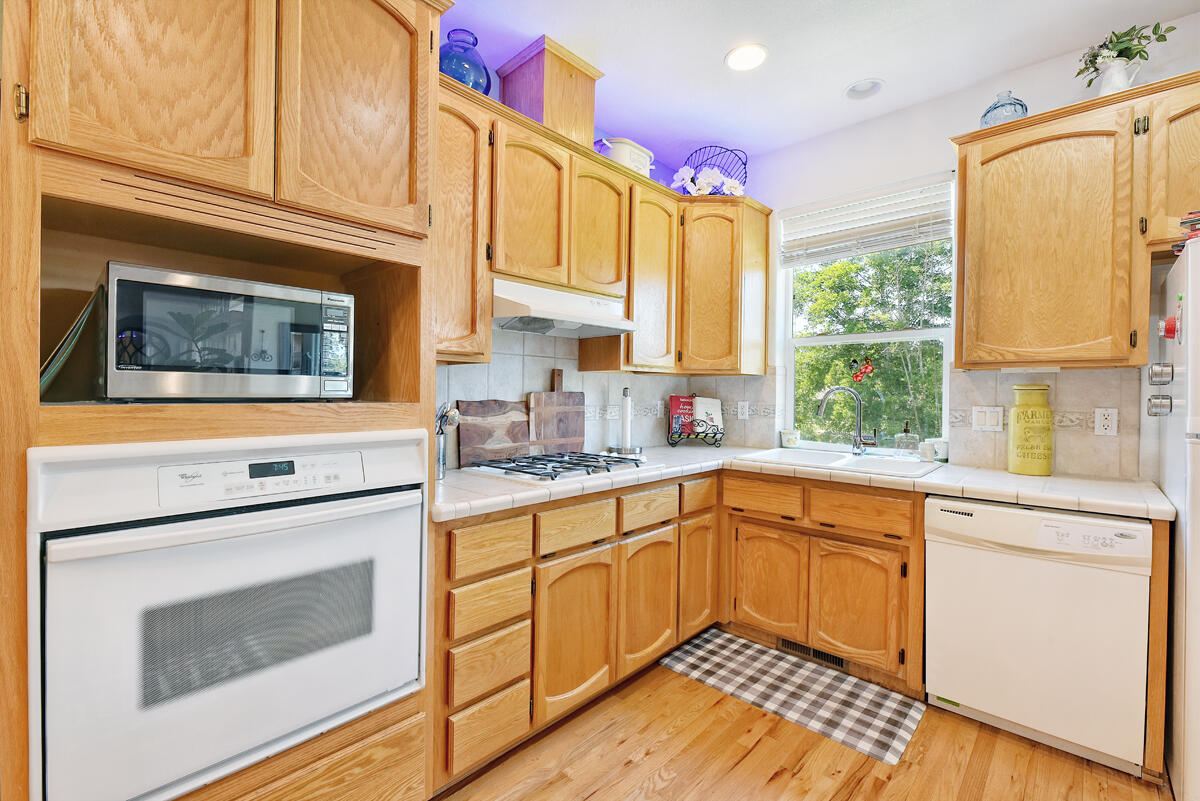 2398 Springbrook Road, Unit 1 Medford, OR 97504 - Photo 13 of 26 DSC_2944