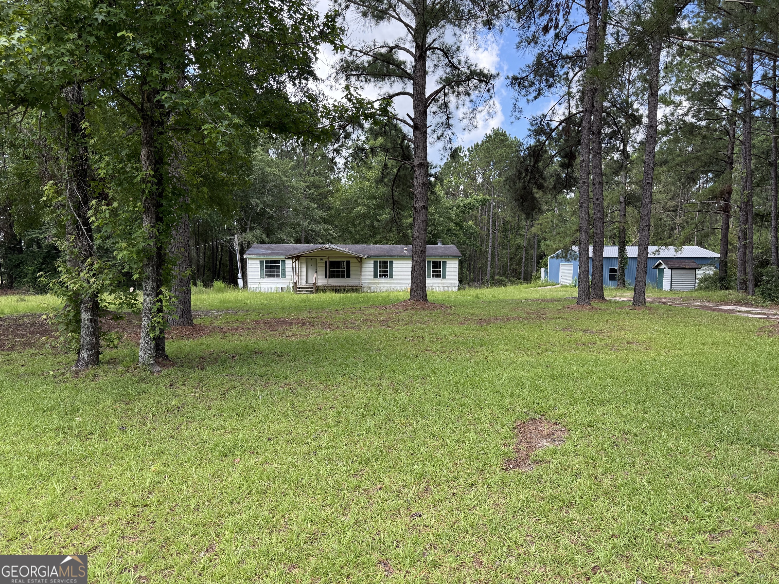 a view of a house with a backyard