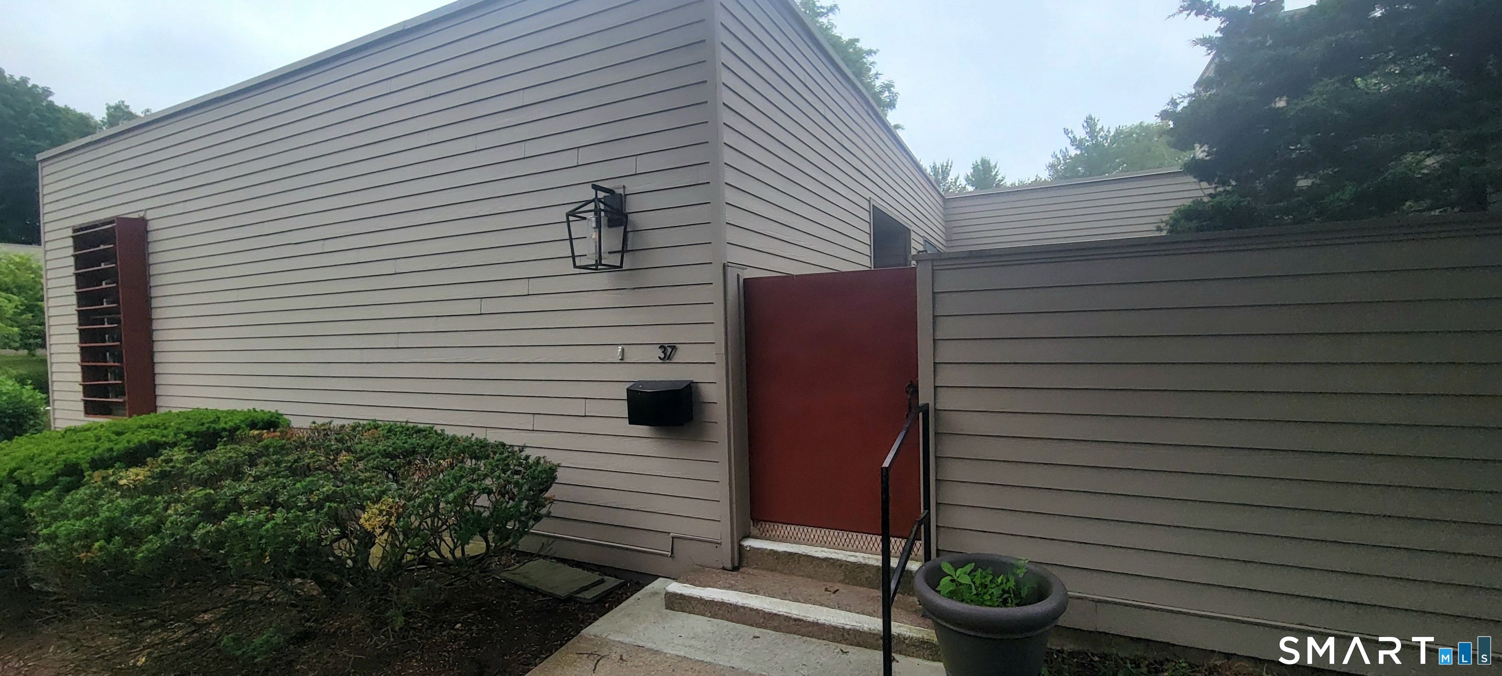 37 Charlton Hill Road, Unit 37 Hamden, CT 06518 - Photo 6 of 17