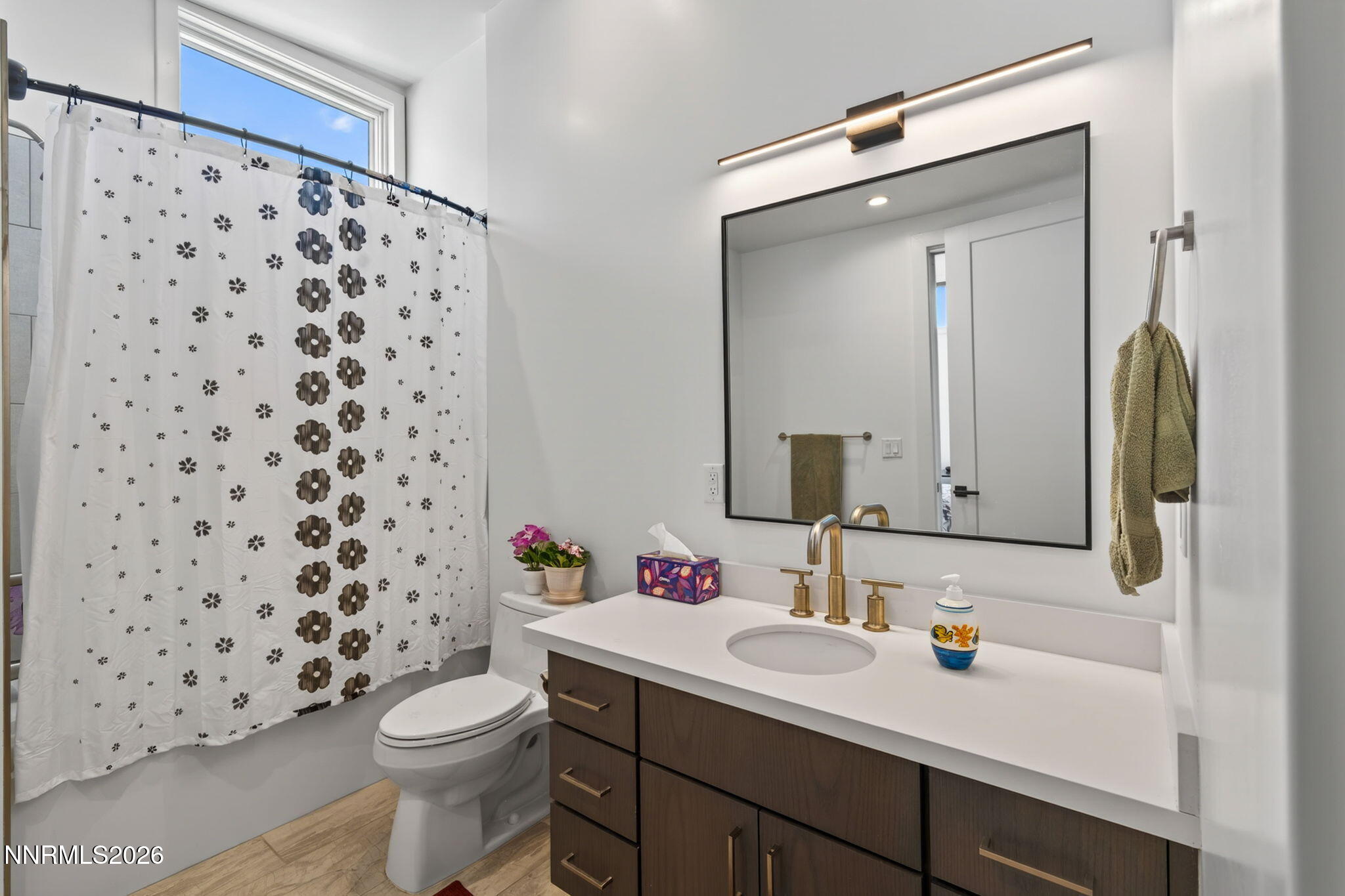 6141 Triple Crown Drive Reno, NV 89511 - Photo 67 of 71 a bathroom with a sink toilet and shower