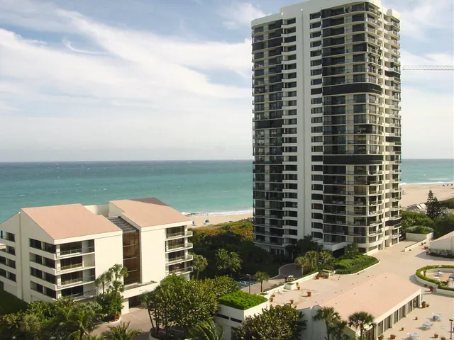 a view of building with yard