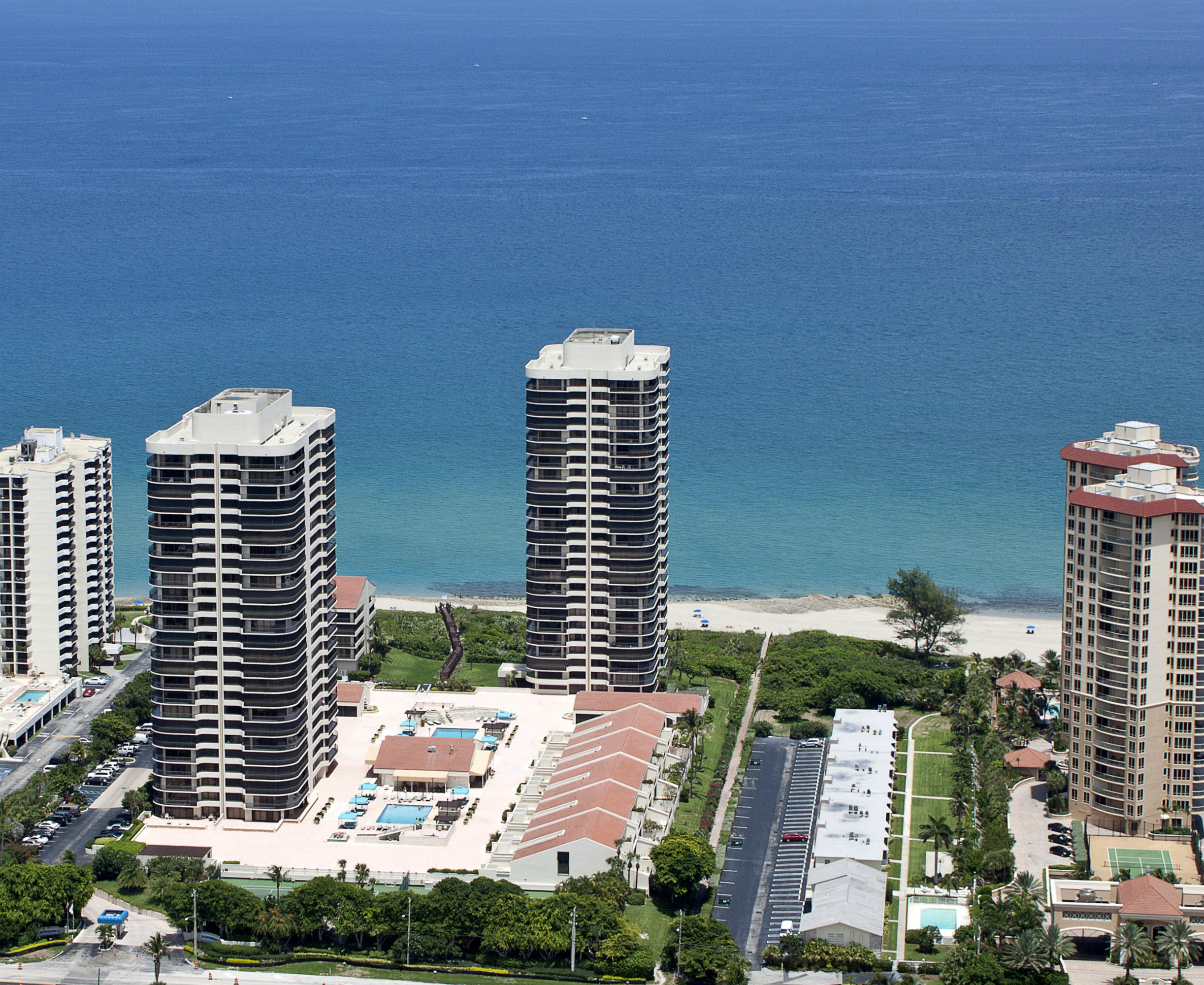 4000 North Ocean Drive, Unit 902 Singer Island, FL 33404 - Photo 51 of 53 a view of building with yard