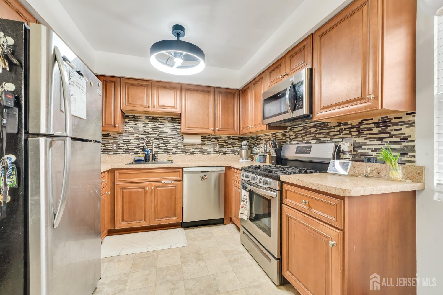 20 Hanover Square, Unit C Middlesex, NJ 08846 - Photo 4 of 13