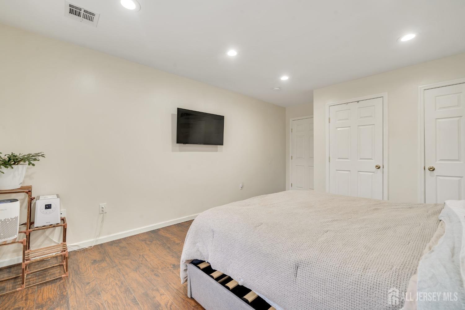 20 Hanover Square, Unit C Middlesex, NJ 08846 - Photo 10 of 13