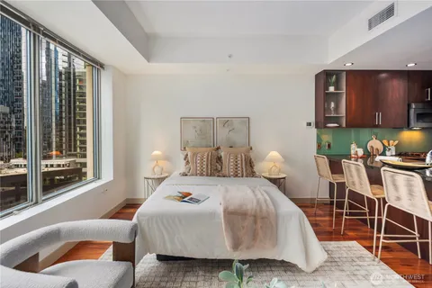 $399,999 | 900 Lenora Street, Unit 702, Seattle, WA 98121