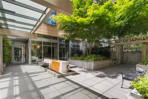 $399,999 | 900 Lenora Street, Unit 702, Seattle, WA 98121