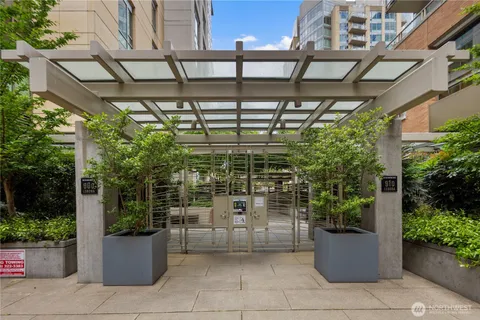 $399,999 | 900 Lenora Street, Unit 702, Seattle, WA 98121