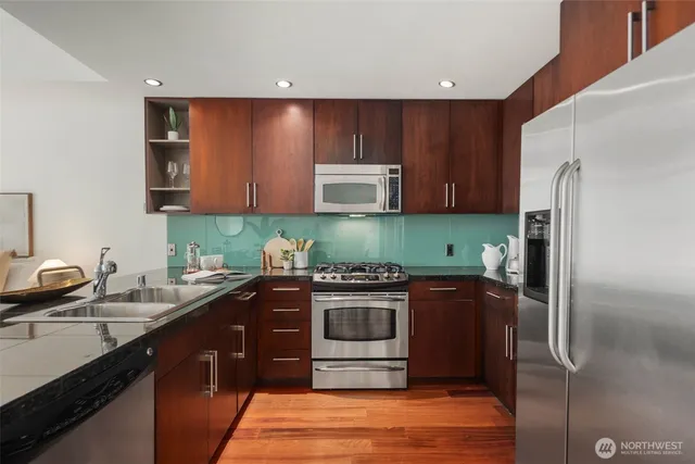 $399,999 | 900 Lenora Street, Unit 702, Seattle, WA 98121