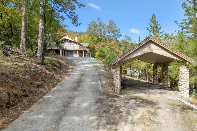 $775,000 | 19720 Oak Knoll Drive, Lakehead, CA 96051