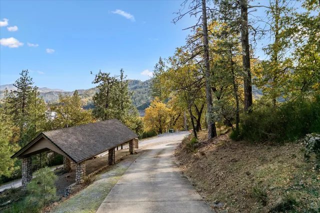 $775,000 | 19720 Oak Knoll Drive, Lakehead, CA 96051