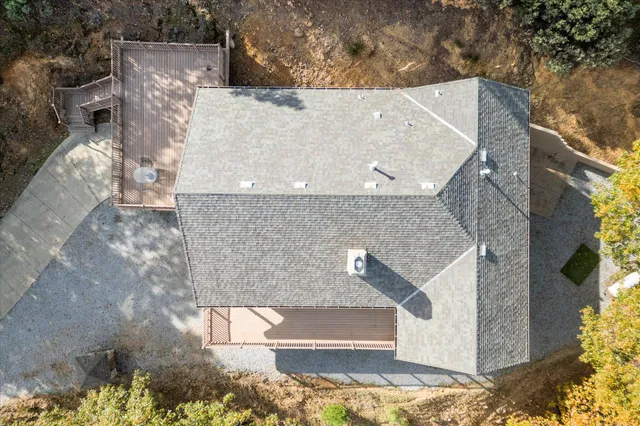 $775,000 | 19720 Oak Knoll Drive, Lakehead, CA 96051