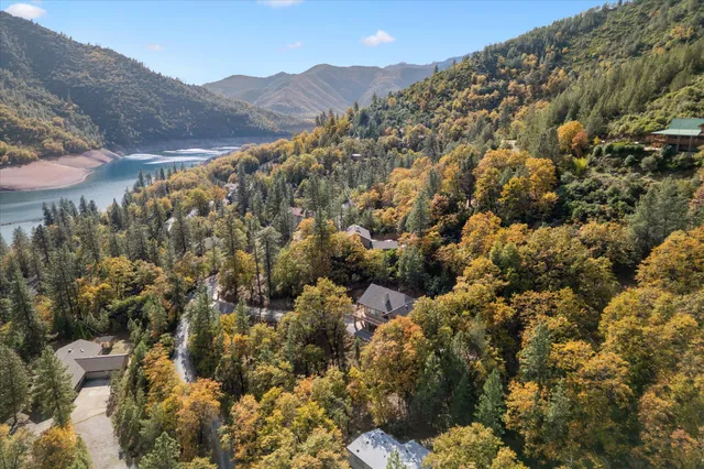 $775,000 | 19720 Oak Knoll Drive, Lakehead, CA 96051