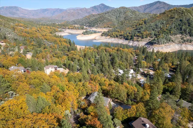 $775,000 | 19720 Oak Knoll Drive, Lakehead, CA 96051