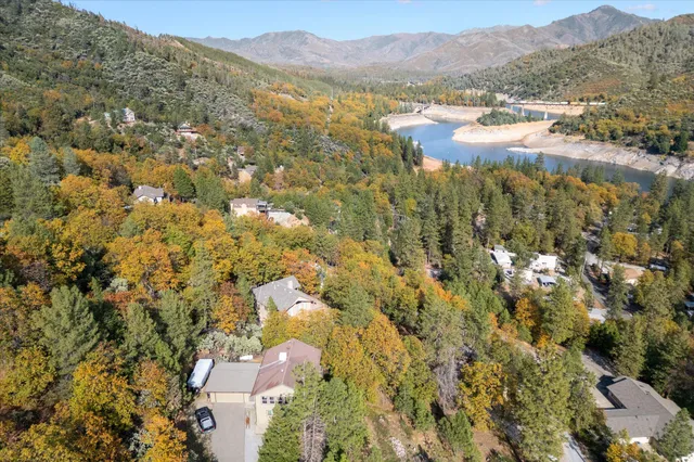 $775,000 | 19720 Oak Knoll Drive, Lakehead, CA 96051