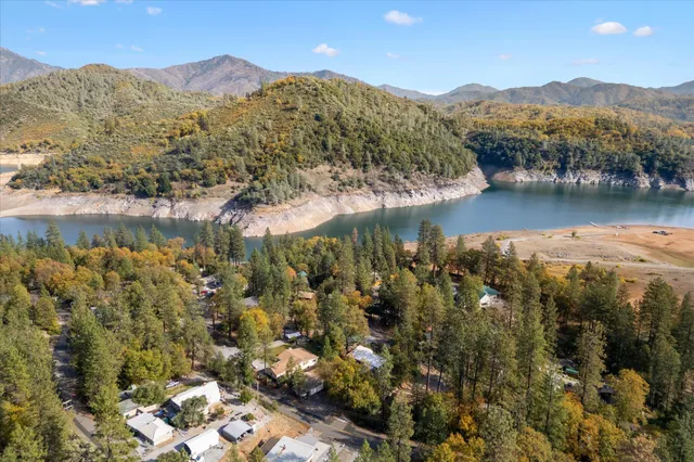 $775,000 | 19720 Oak Knoll Drive, Lakehead, CA 96051