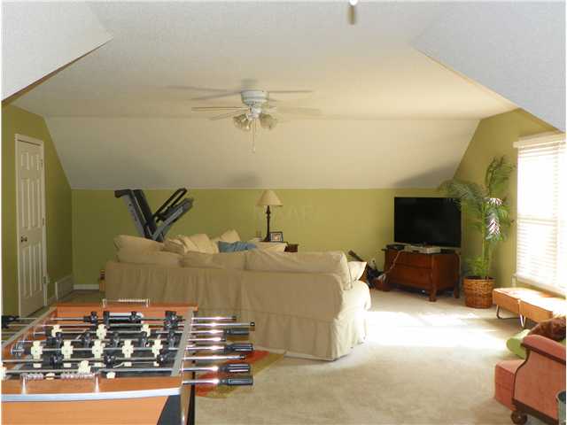 730 Coleherne Road Collierville, TN 38017 - Photo 11 of 12 Large bonus room is 32' long.