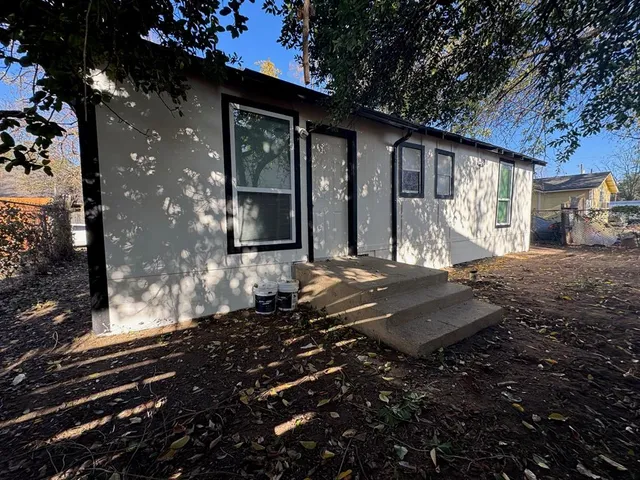 $1,200 | 3110 Roby Street, Dallas, TX 75215