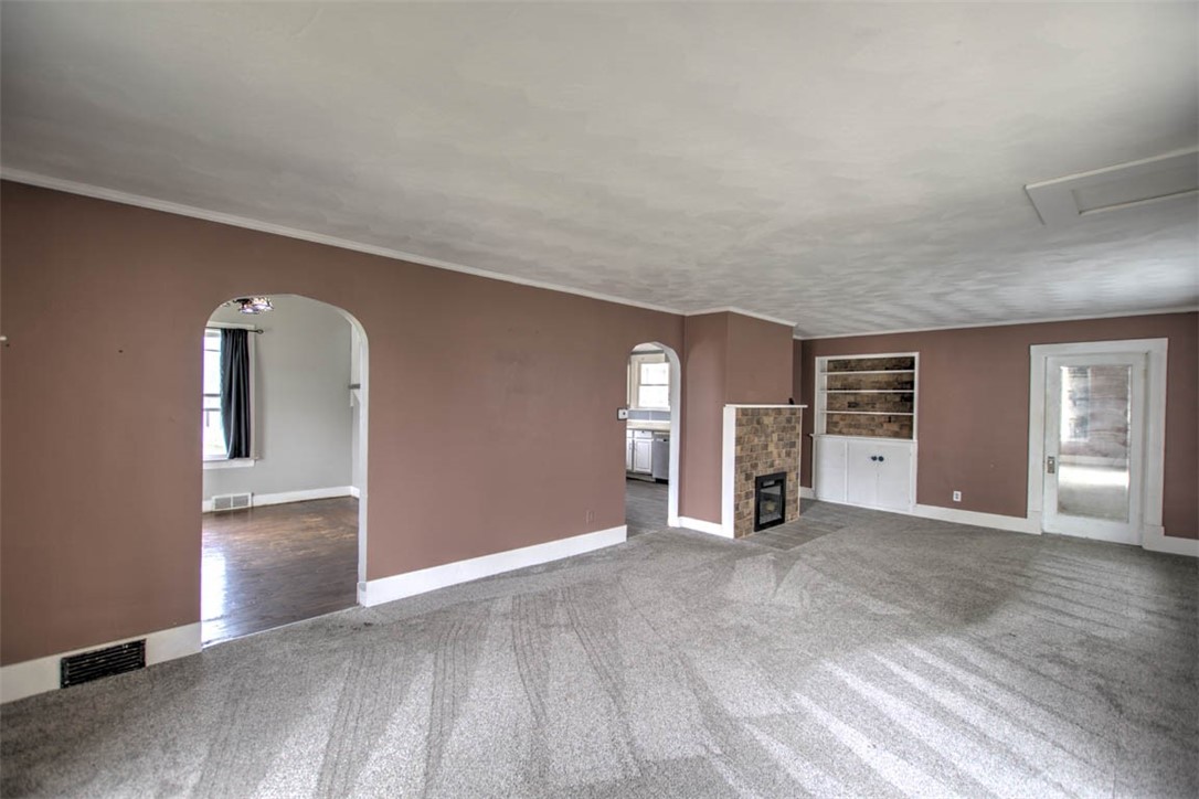 715 West Main Street Clinton, IL 61727 - Photo 12 of 35