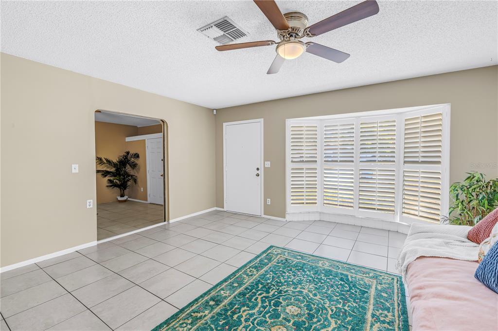 1630 Trotter Road Largo, FL 33774 - Photo 5 of 17