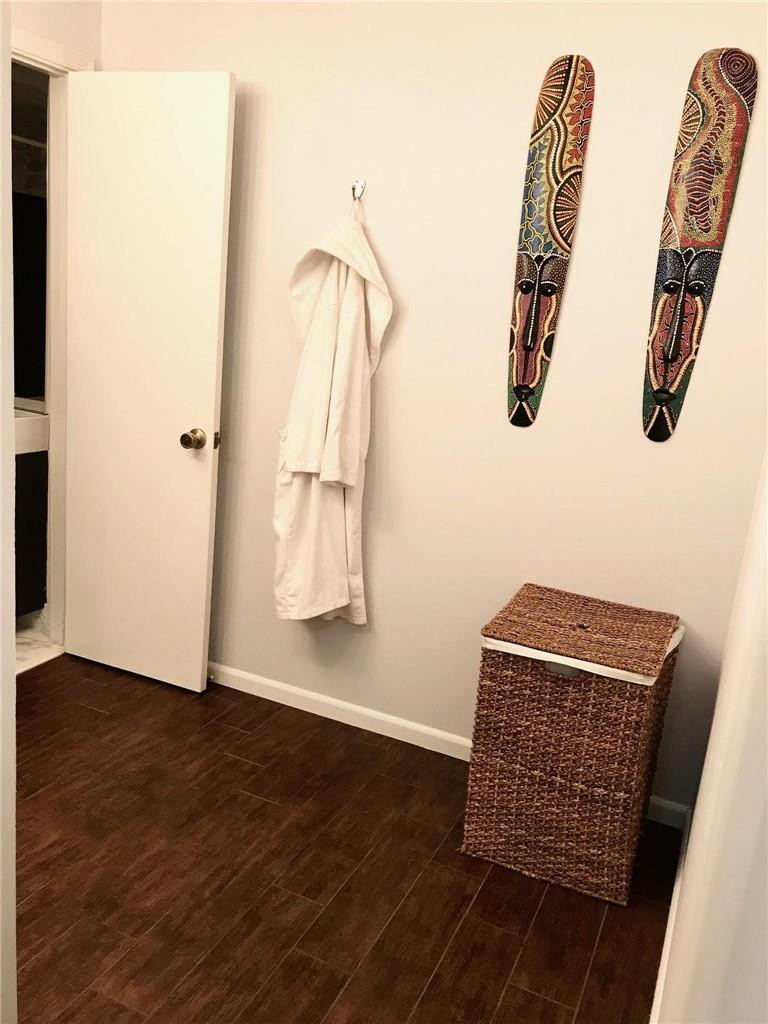 7763 Courtyard Run West, Unit 173 Boca Raton, FL 33433 - Photo 14 of 29 HALLWAY TO GUEST BATH