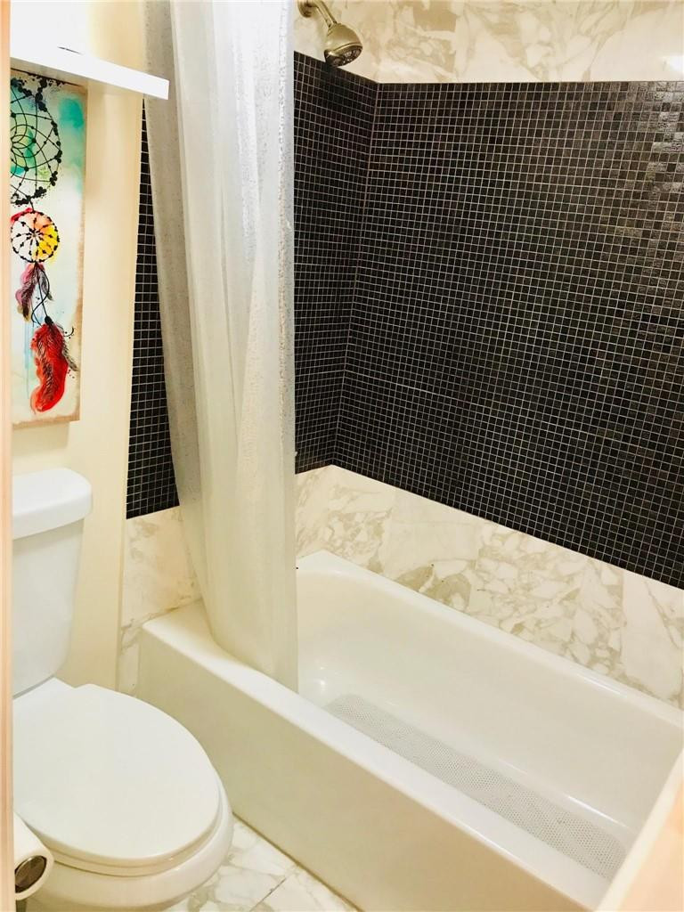 7763 Courtyard Run West, Unit 173 Boca Raton, FL 33433 - Photo 15 of 29 GUEST BATHROOM