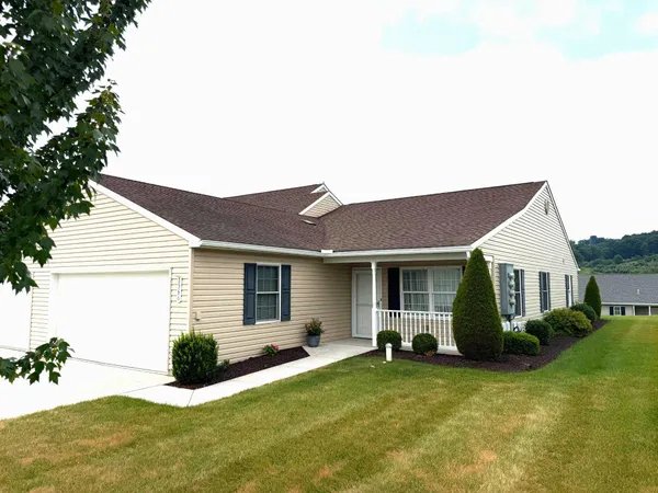 $284,900 | 1366 Chami Drive, Spring Grove, PA 17362