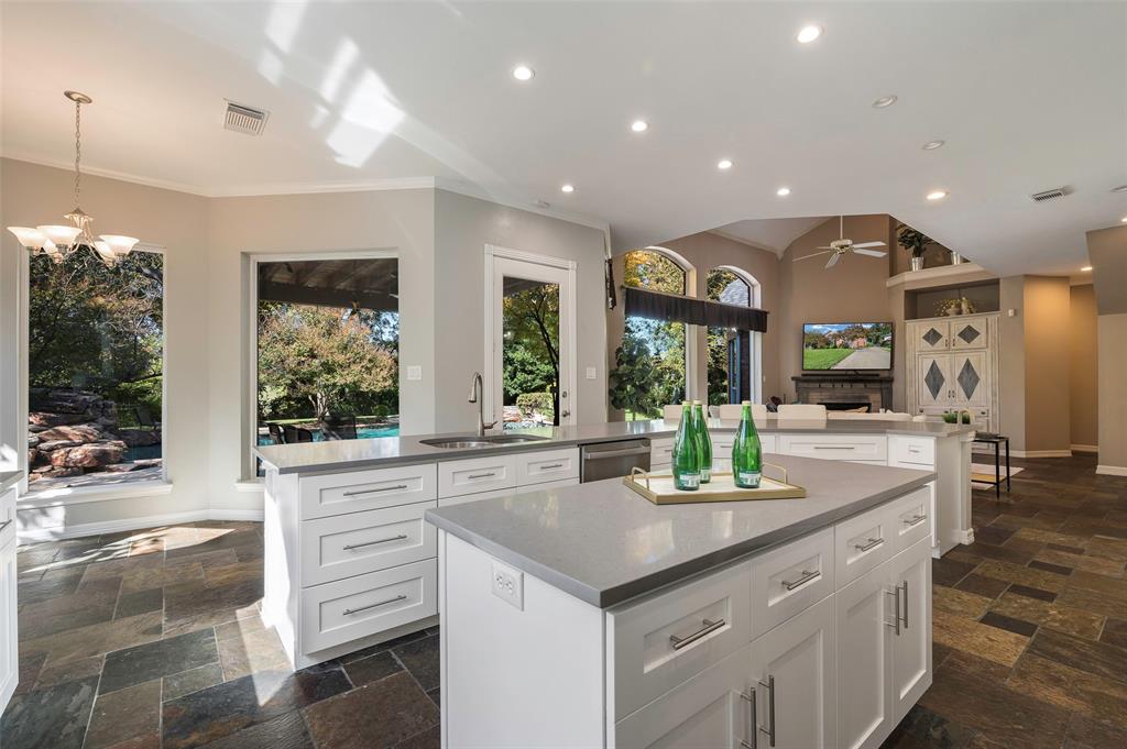 579 Lake Park Drive Coppell, TX 75019 - Photo 7 of 40