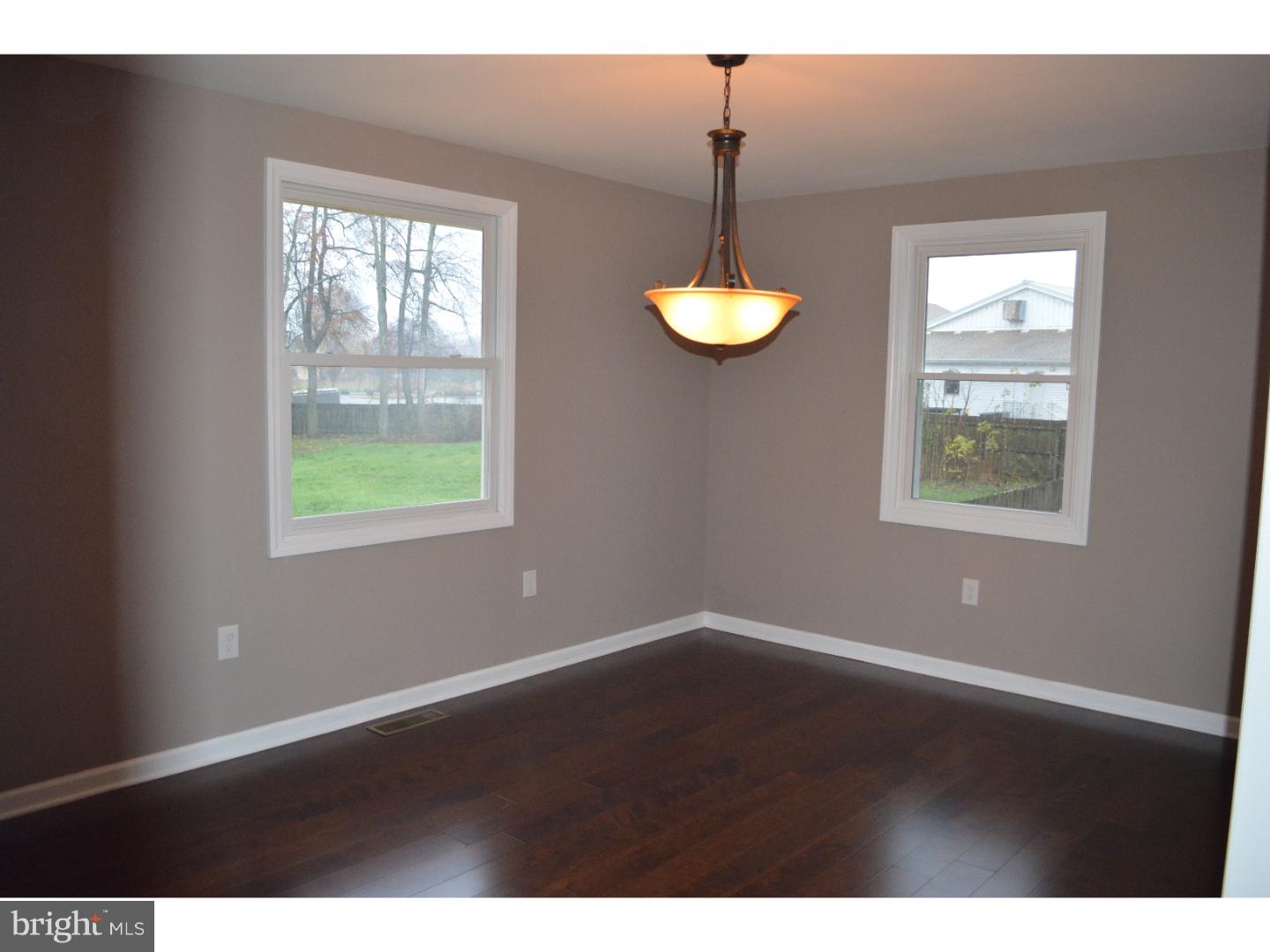 495 Elk Road Monroeville, NJ 08343 - Photo 9 of 19 Living Room