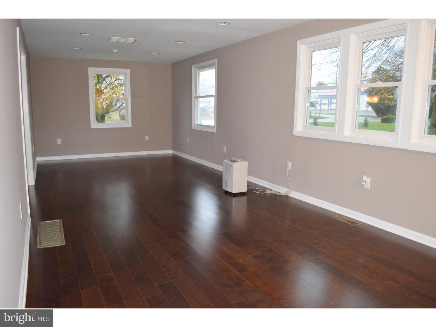 495 Elk Road Monroeville, NJ 08343 - Photo 10 of 19 Living Room