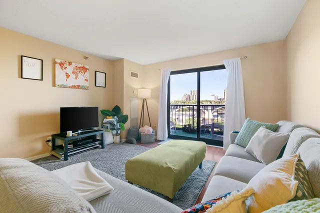 $1,895 | 401 South 1st Street, Unit 213, Minneapolis, MN 55401