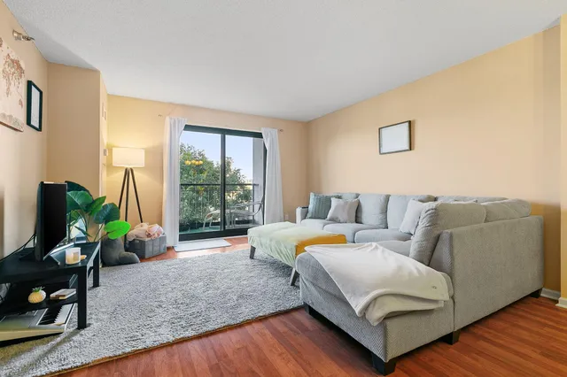 $1,895 | 401 South 1st Street, Unit 213, Minneapolis, MN 55401