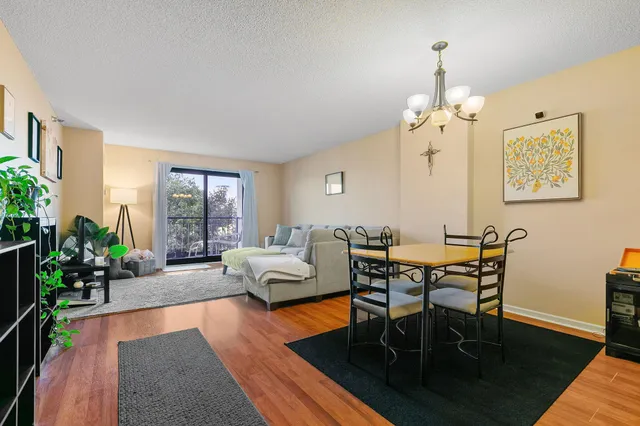 $1,895 | 401 South 1st Street, Unit 213, Minneapolis, MN 55401