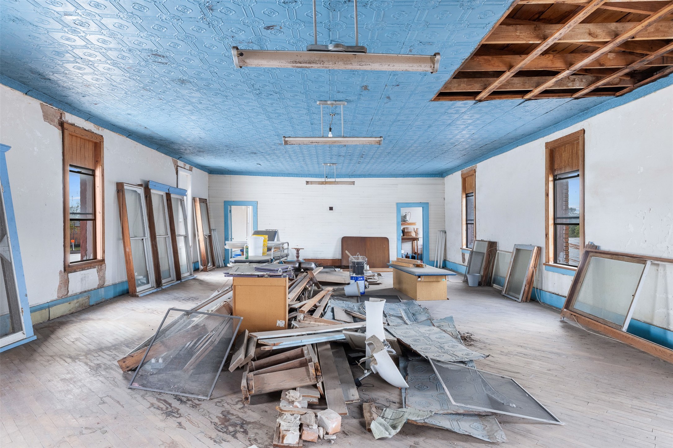 922 East Commerce Street Buffalo, TX 75831 - Photo 17 of 26 a living room with furniture