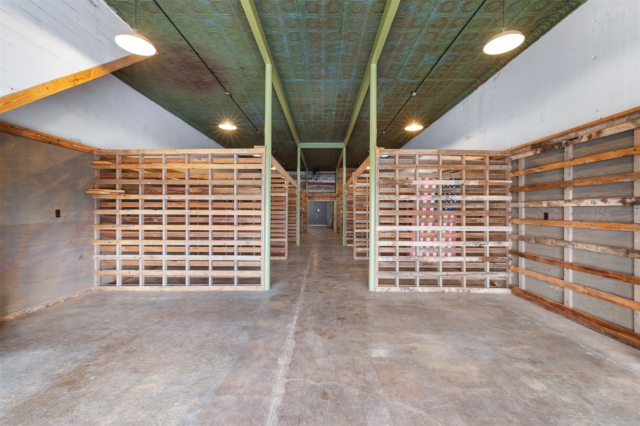 922 East Commerce Street Buffalo, TX 75831 - Photo 7 of 26 a view of an empty room with windows