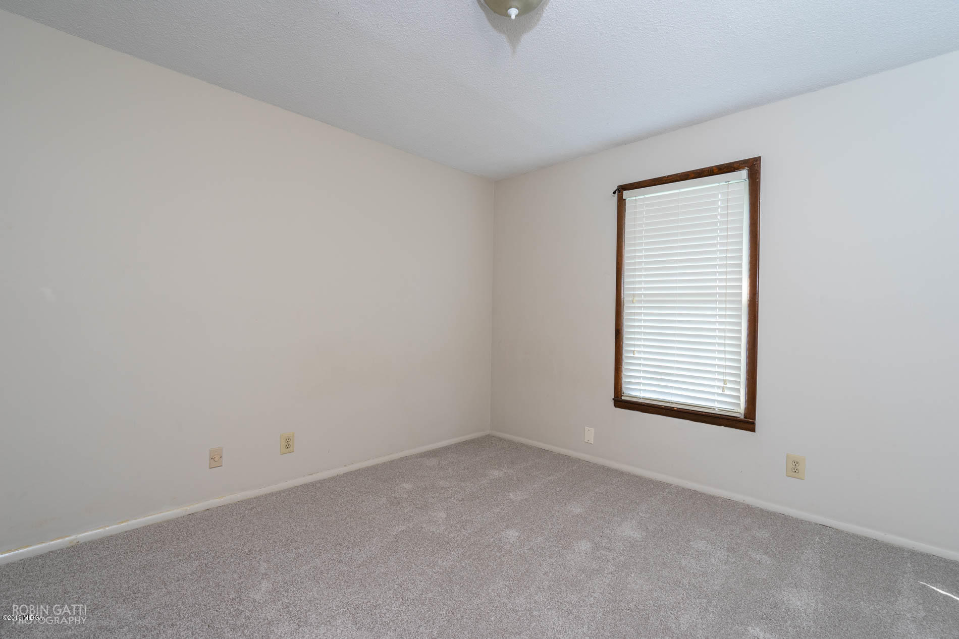6702 Goodall Mill Road Macon, GA 31216 - Photo 29 of 32 an empty room with a window