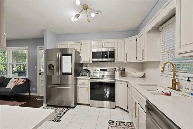 $289,000 | 7104 North Baltimore Avenue, Gladstone, MO 64118