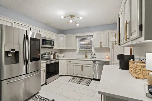 $289,000 | 7104 North Baltimore Avenue, Gladstone, MO 64118