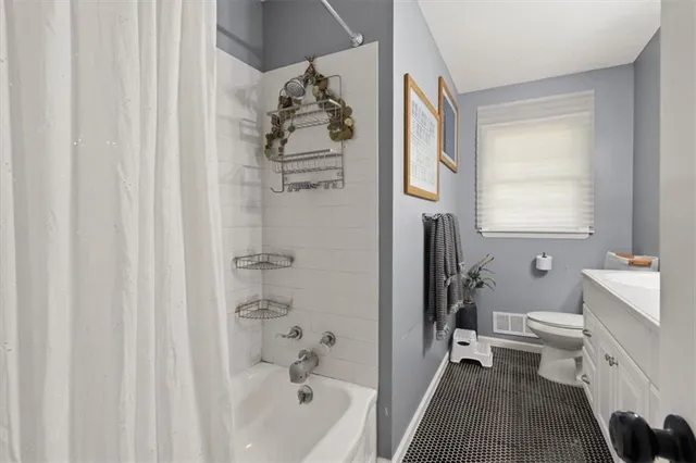 $289,000 | 7104 North Baltimore Avenue, Gladstone, MO 64118