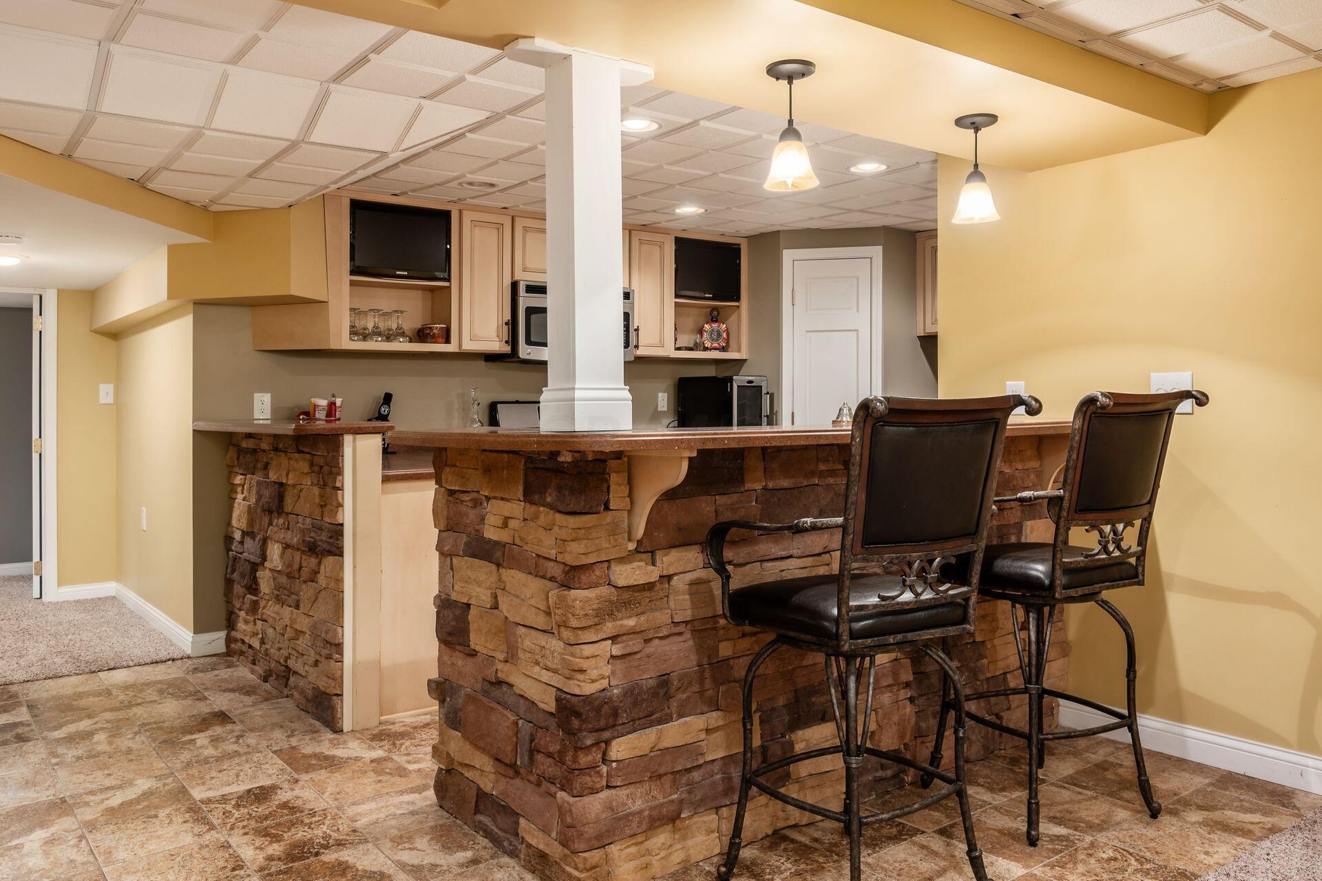 9083 Taylor Road Orient, OH 43146 - Photo 67 of 93 Lower Level Bar/Kitchen/