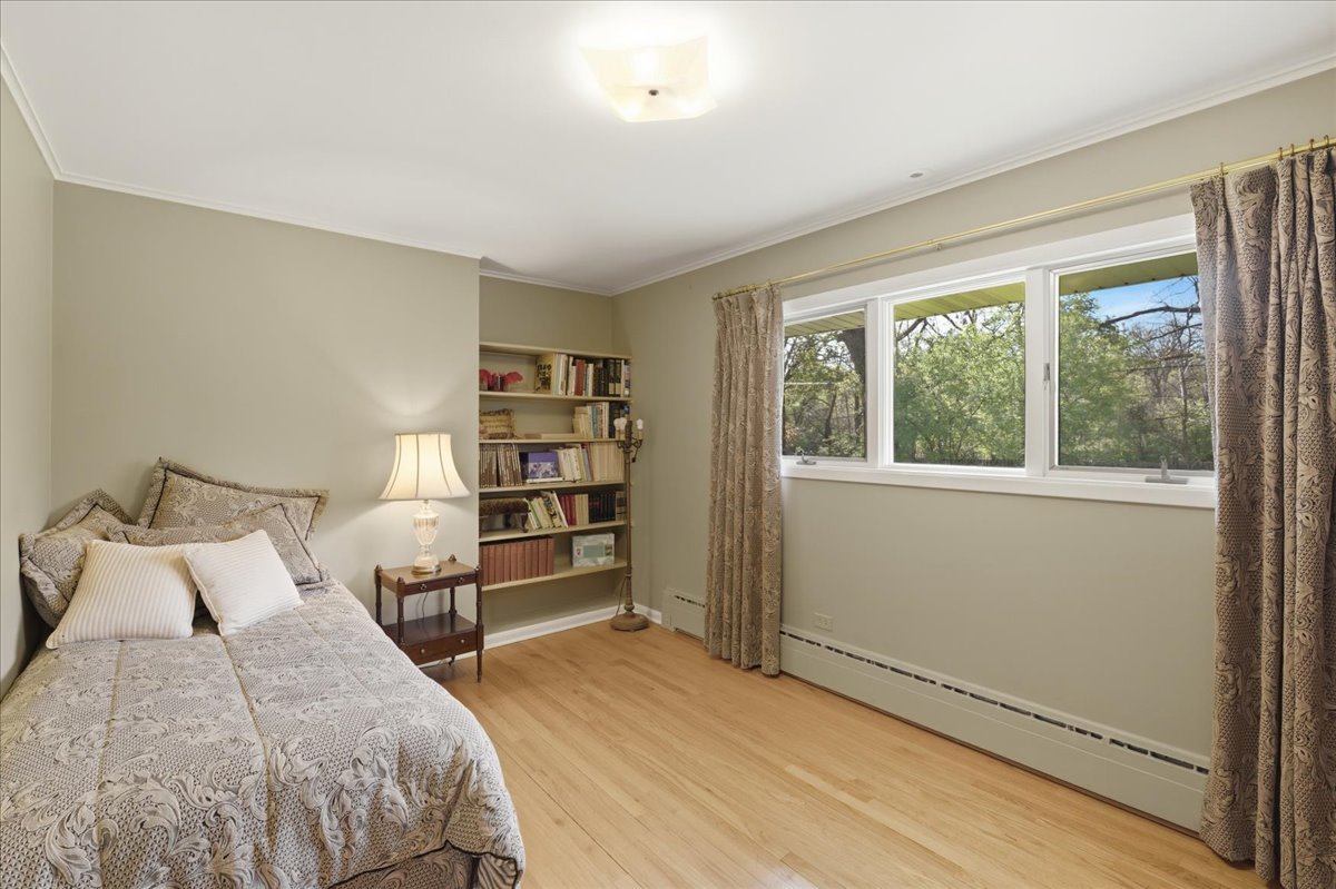 520 Merri Oaks Road Barrington Hills, IL 60010 - Photo 17 of 43 a bedroom with a bed and a large window