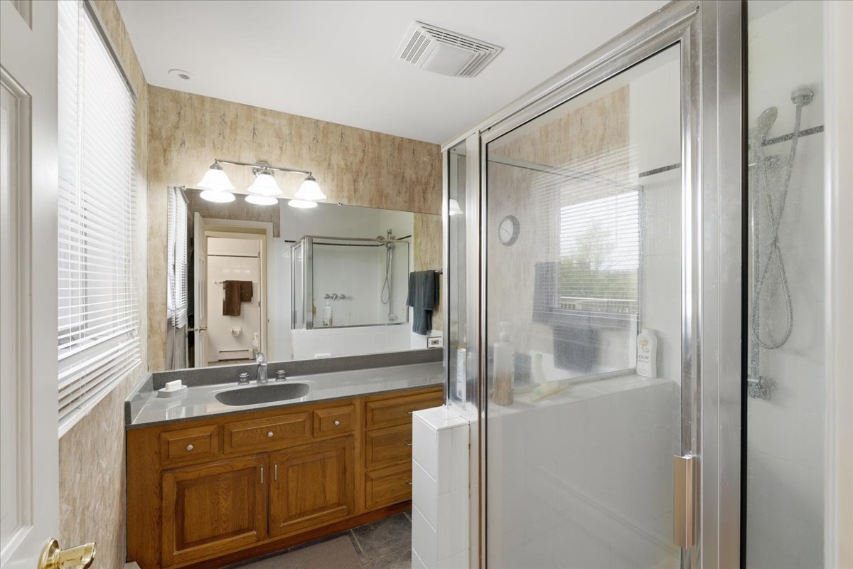 520 Merri Oaks Road Barrington Hills, IL 60010 - Photo 20 of 43 a bathroom with a double vanity sink and a mirror
